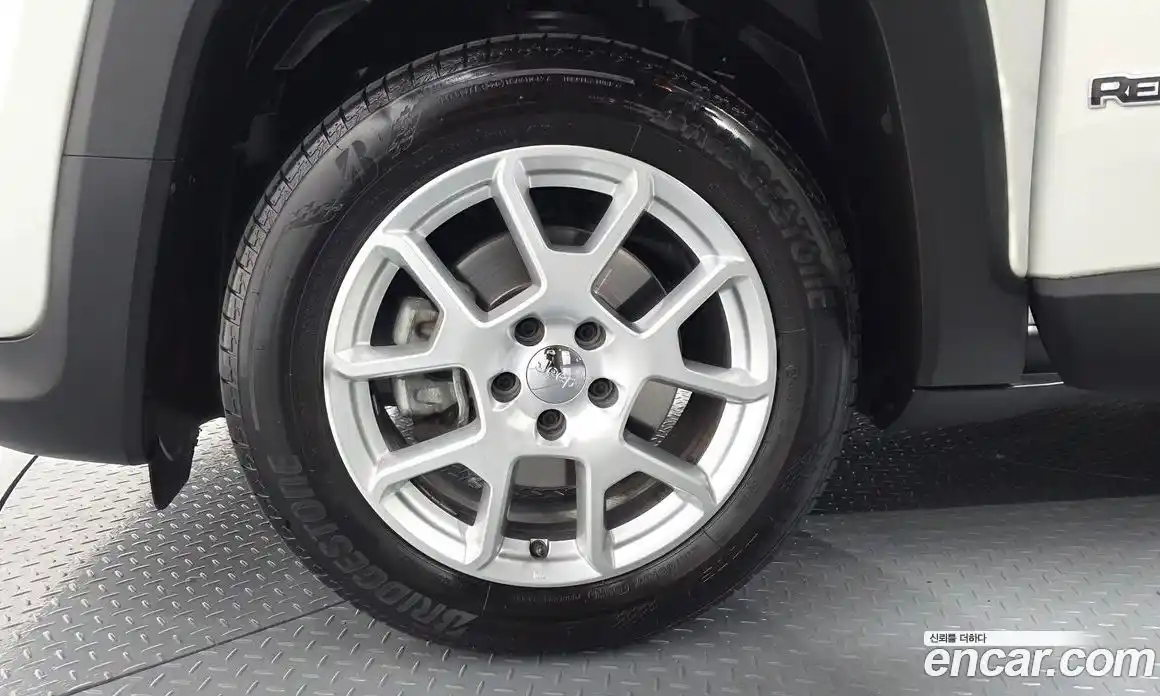 Jeep Renegade 2019 2.4 Автомат в Москве № 232505, фото 3