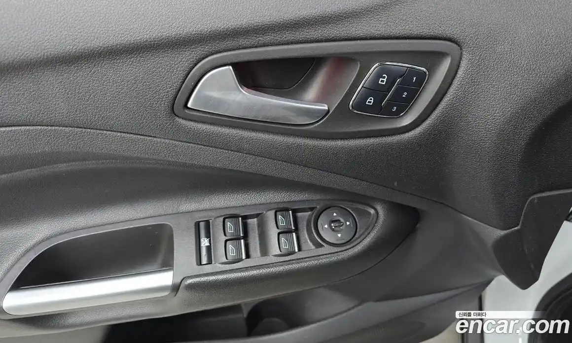 Ford Escape 2015 2.0 Автомат в Москве № 304313, фото 12