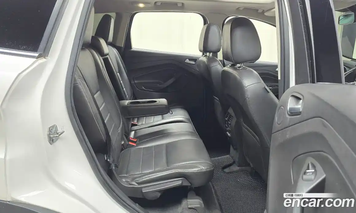 Ford Escape 2015 2.0 Автомат в Москве № 304313, фото 16