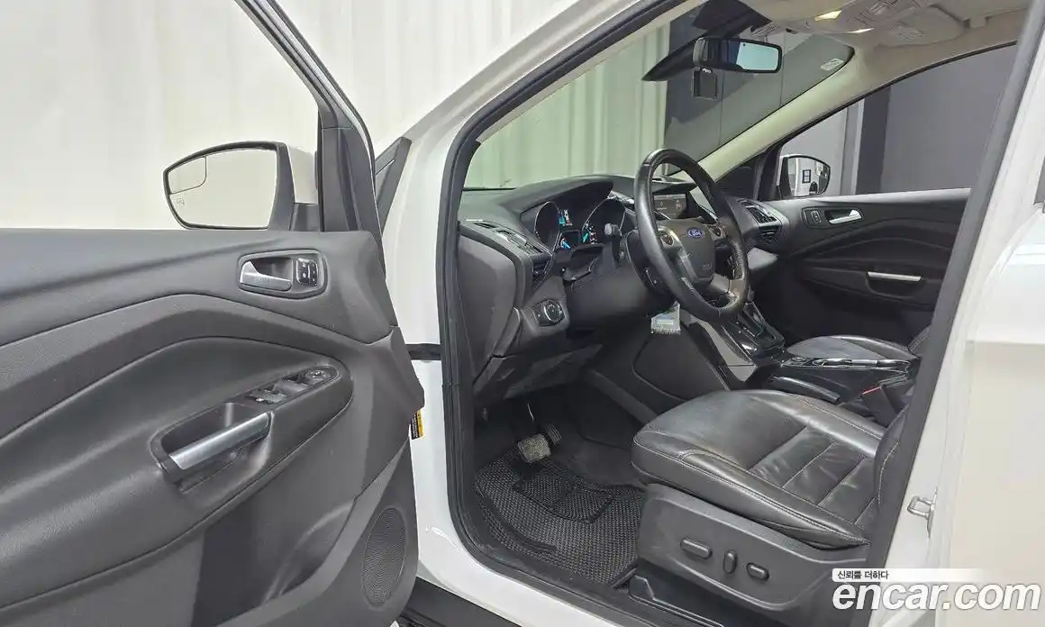 Ford Escape 2015 2.0 Автомат в Москве № 304313, фото 18