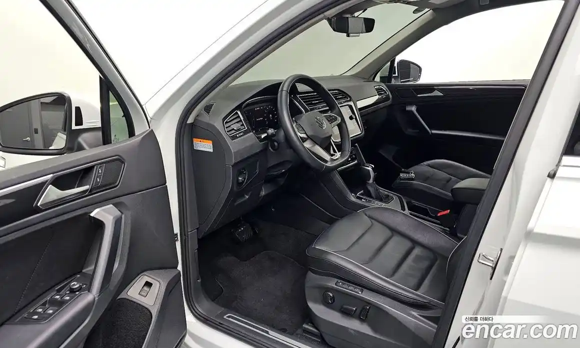 Volkswagen Tiguan 2023 2.0 Автомат в Москве № 317840, фото 14