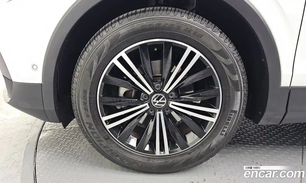 Volkswagen Tiguan 2023 2.0 Автомат в Москве № 317840, фото 20