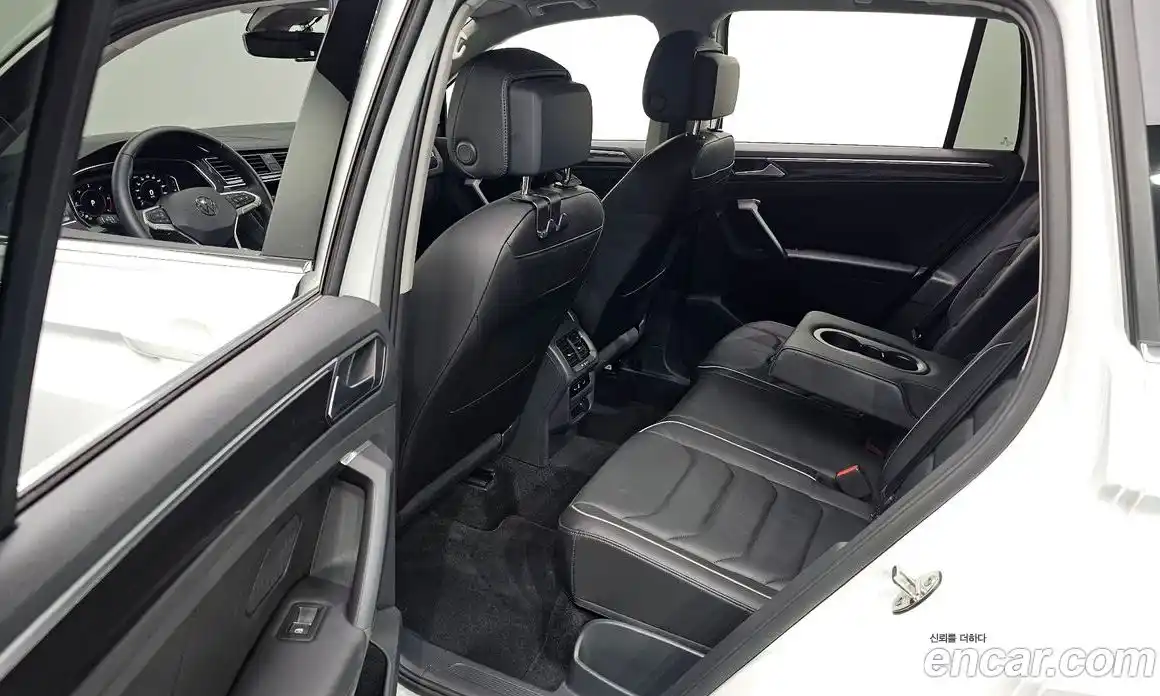 Volkswagen Tiguan 2023 2.0 Автомат в Москве № 317840, фото 5