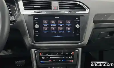 Volkswagen Tiguan 2023 2.0 Автомат в Москве № 317840, миниатюра 7