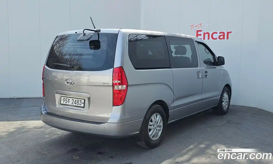 Hyundai Starex 2017 2.5 Автомат в Москве № 319269, фото 16