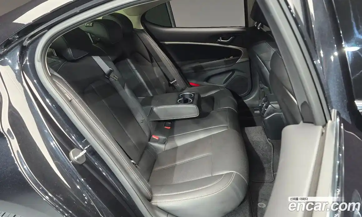 Genesis G70 2023 2.0 Автомат в Москве № 83298, фото 1