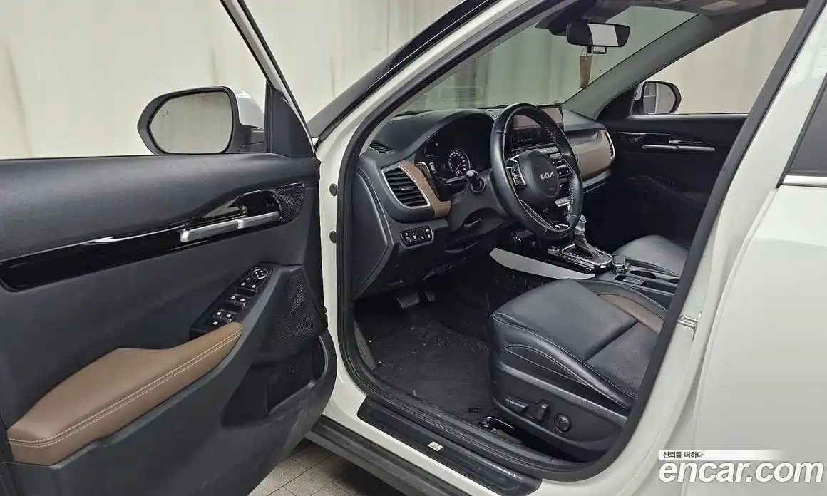 Kia Seltos 2022 1.6 Автомат в Москве № 12298, фото 3