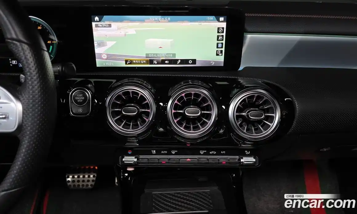 Mercedes-Benz CLA-Class 2023 2.0 Автомат в Москве № 142897, фото 6