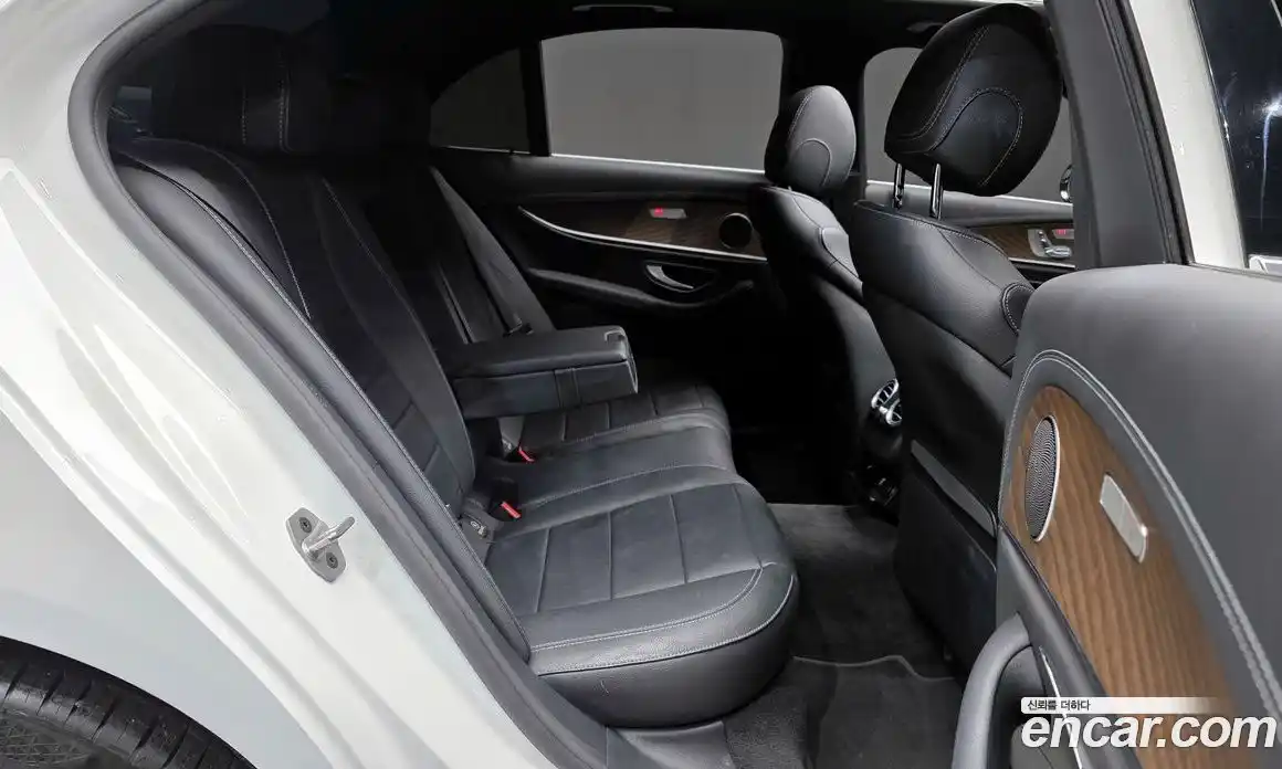 Mercedes-Benz E-Class 2022 2.0 Автомат в Москве № 160420, фото 11