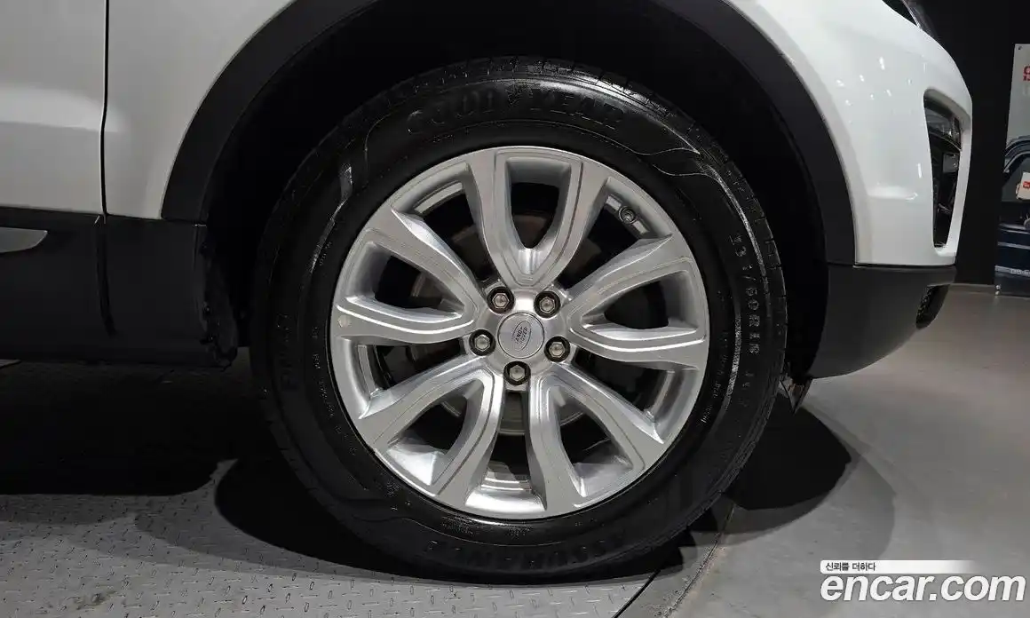 Land Rover Range-Rover Evoque 2018 2.0 Автомат в Москве № 166311, фото 11