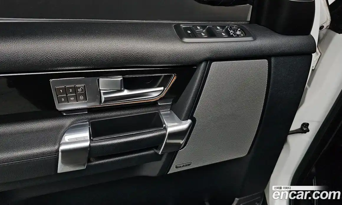 Land Rover Discovery 2015 3.0 Автомат в Москве № 166468, фото 20