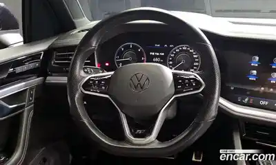 Volkswagen Touareg 2021 3.0 Автомат в Москве № 168928, миниатюра 3