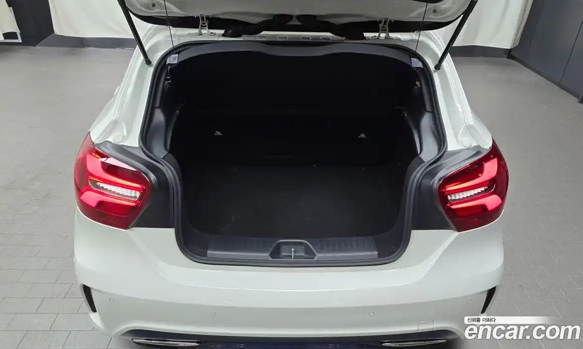 Mercedes-Benz A-Class 2018 1.6 Автомат в Москве № 194761, фото 7