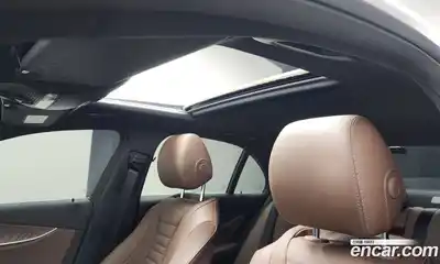 Mercedes-Benz E-Class 2022 2.0 Автомат в Москве № 195050, миниатюра 3