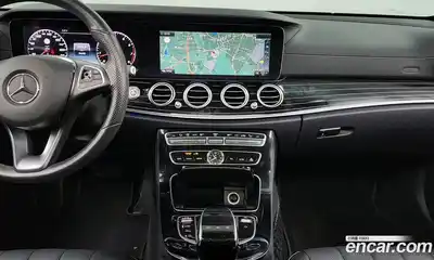 Mercedes-Benz E-Class 2017 3.0 Автомат в Москве № 195662, миниатюра 2