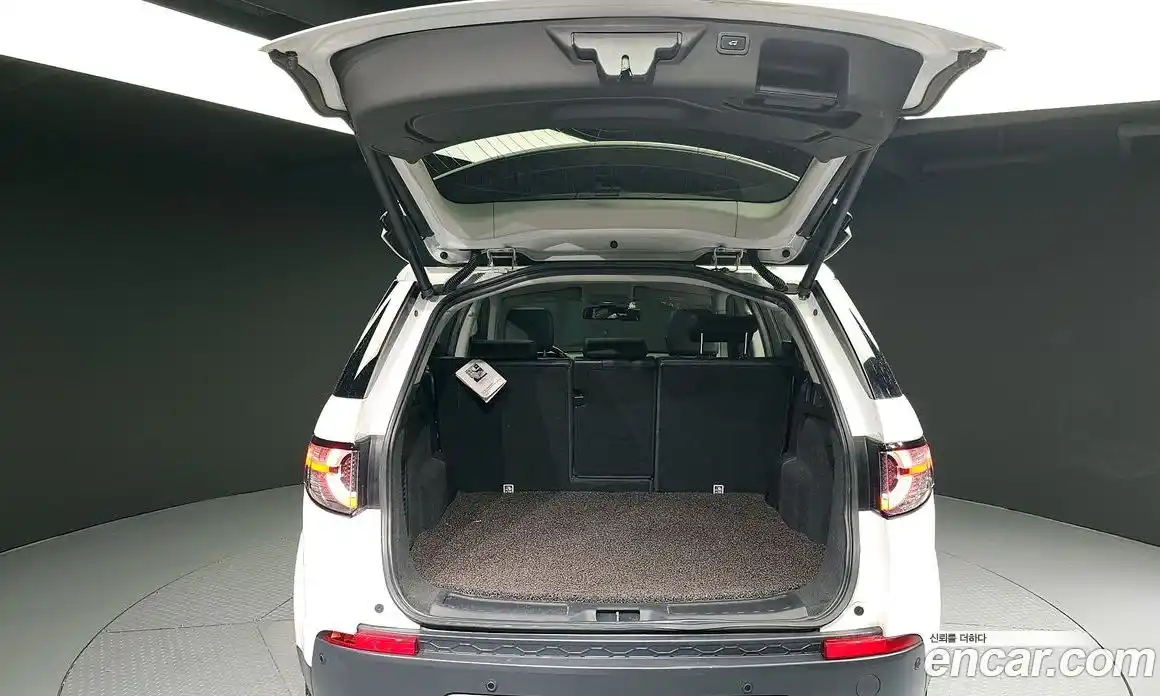 Land Rover Discovery Sport 2017 2.0 Автомат в Москве № 198295, фото 16