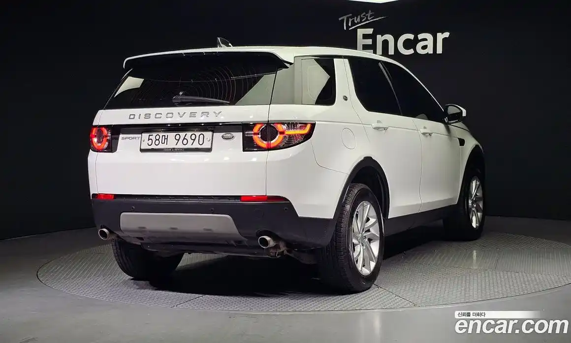 Land Rover Discovery Sport 2017 2.0 Автомат в Москве № 198295, фото 4