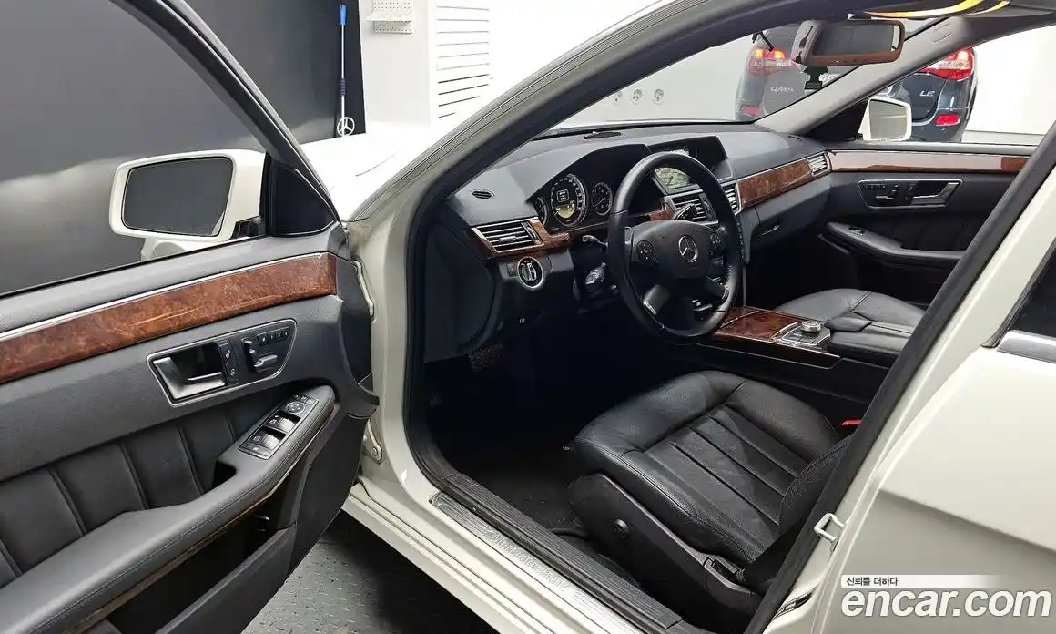 Mercedes-Benz E-Class 2012 3.5 Автомат в Москве № 207984, фото 1