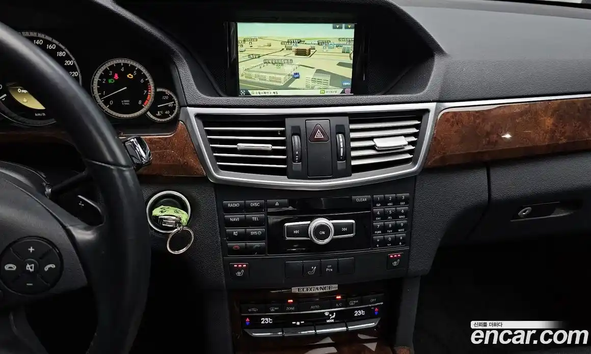 Mercedes-Benz E-Class 2012 3.5 Автомат в Москве № 207984, фото 15