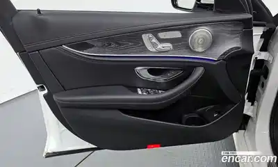 Mercedes-Benz E-Class 2021 2.0 Автомат в Москве № 221798, миниатюра 2