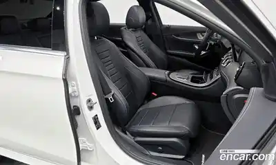 Mercedes-Benz E-Class 2021 2.0 Автомат в Москве № 221798, миниатюра 4