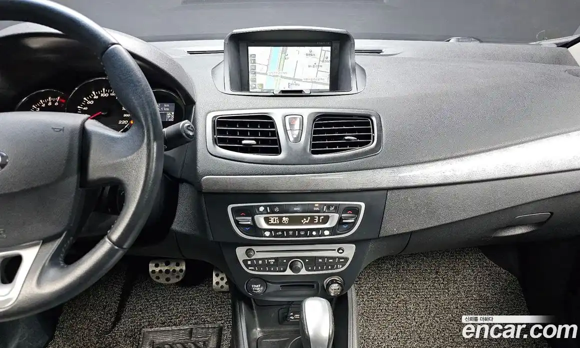 Renault SM3 2011 1.6 Автомат в Москве № 225971, фото 13