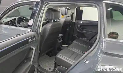 Volkswagen Tiguan 2023 2.0 Автомат в Москве № 232129, миниатюра 6