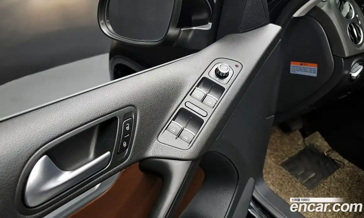 Volkswagen Tiguan 2015 2.0 Автомат в Москве № 232231, фото 5