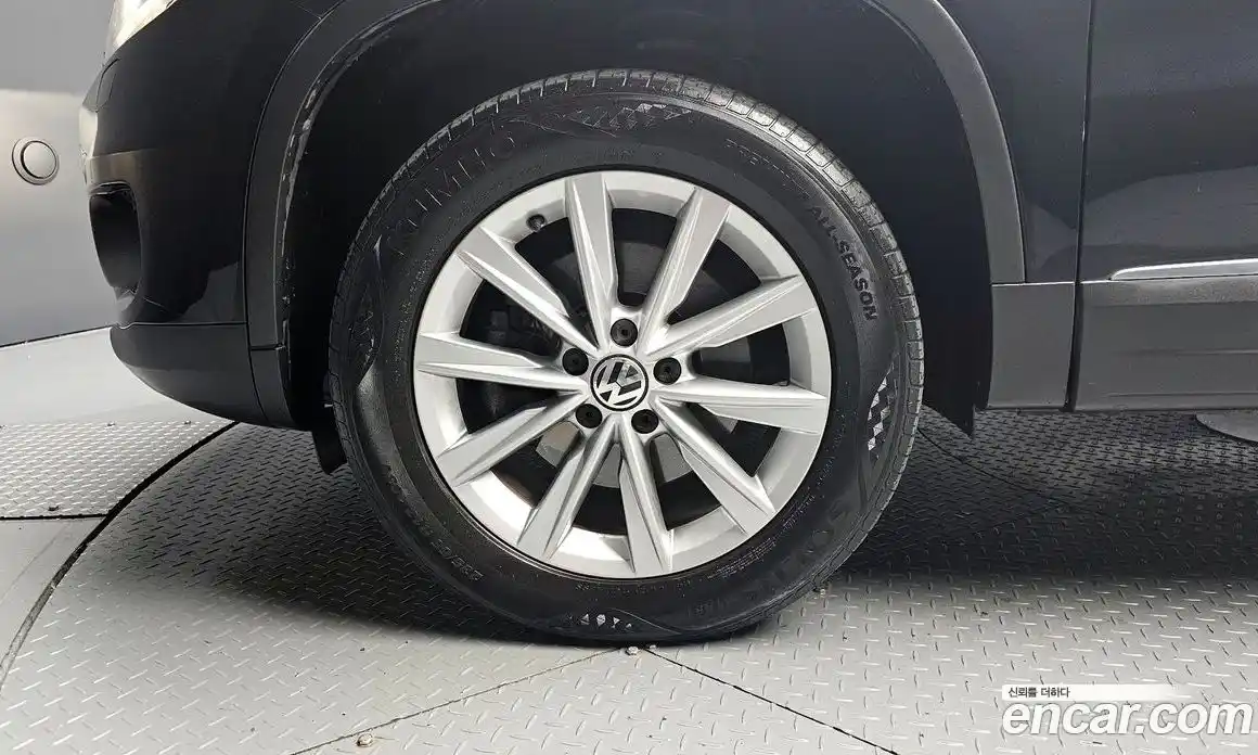 Volkswagen Tiguan 2015 2.0 Автомат в Москве № 232231, фото 6