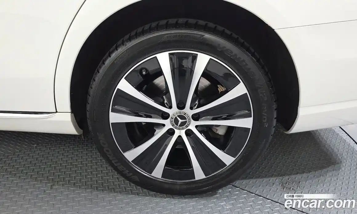 Mercedes-Benz E-Class 2021 2.0 Автомат в Москве № 241529, фото 13