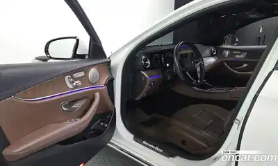 Mercedes-Benz E-Class 2021 2.0 Автомат в Москве № 241529, миниатюра 4