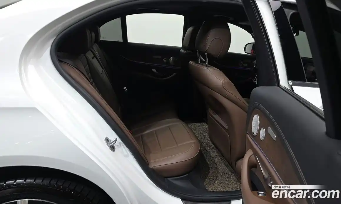 Mercedes-Benz E-Class 2021 2.0 Автомат в Москве № 241529, фото 9