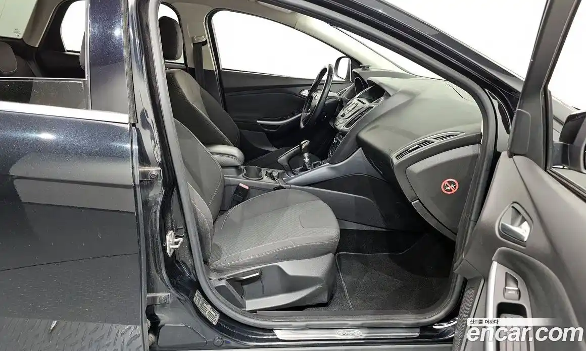 Ford Focus 2012 2.0 Механическая в Москве № 284060, фото 11