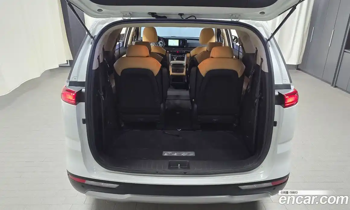 Kia Canival 2023 2.2 Автомат в Москве № 286574, фото 11