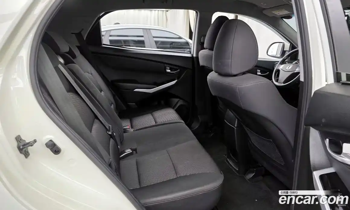 SsangYong Korando 2015 2.0 Механическая в Москве № 29387, фото 14