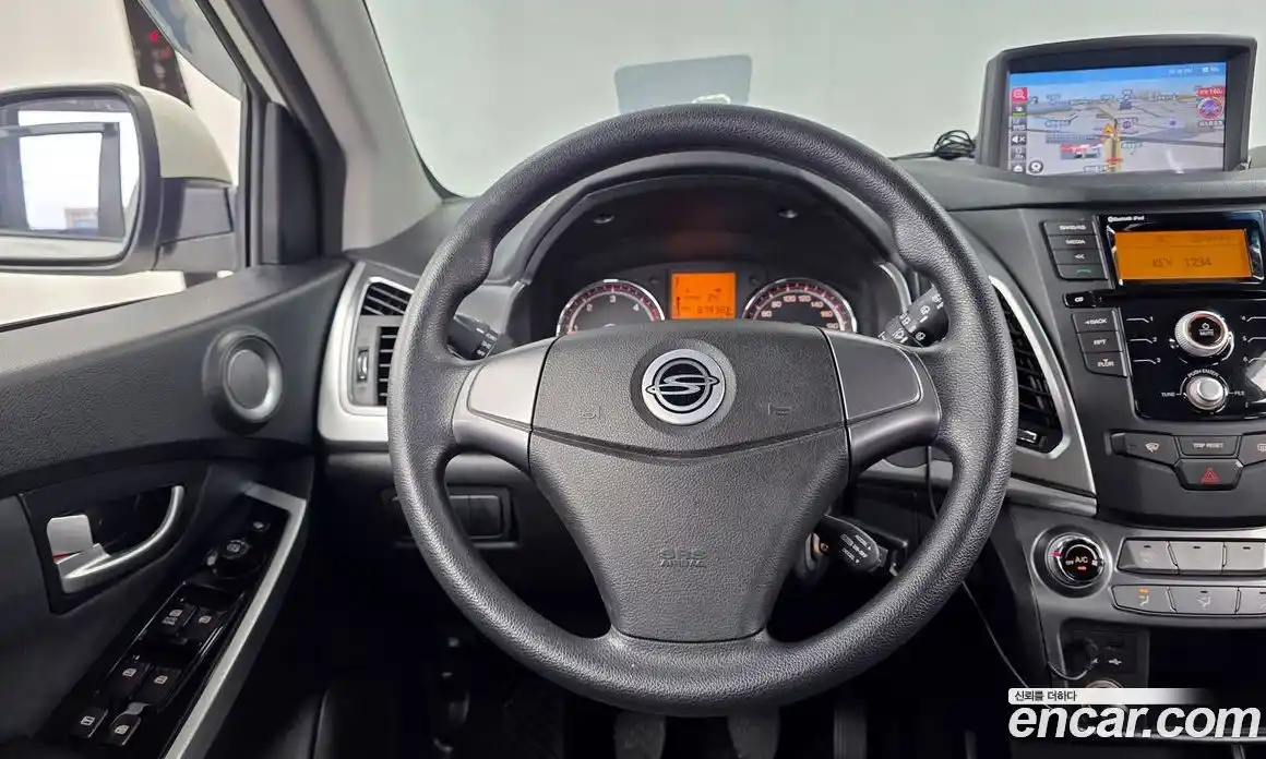 SsangYong Korando 2015 2.0 Механическая в Москве № 29387, фото 6