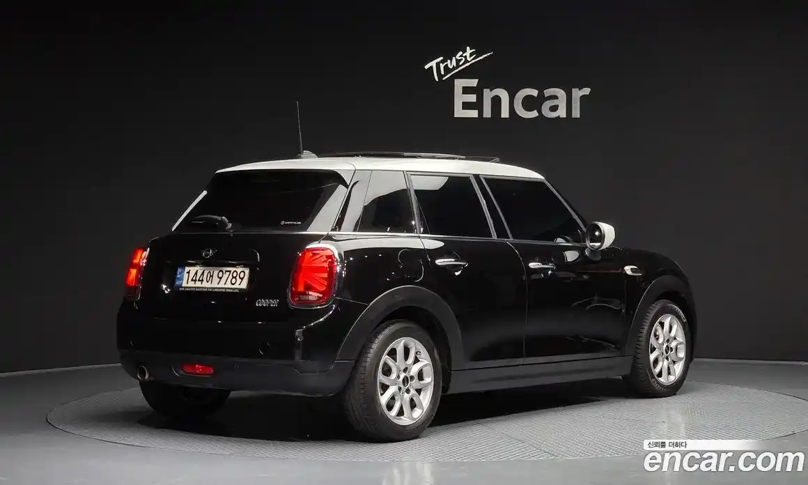 Mini Cooper 2021 1.5 Автомат в Москве № 299724, фото 15