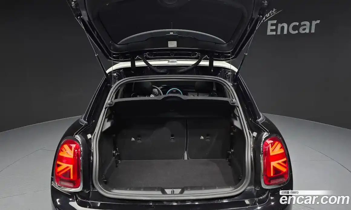 Mini Cooper 2021 1.5 Автомат в Москве № 299724, фото 19