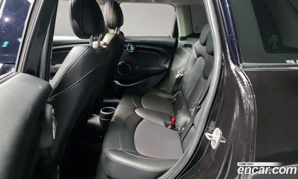 Mini Cooper 2021 1.5 Автомат в Москве № 299724, фото 2