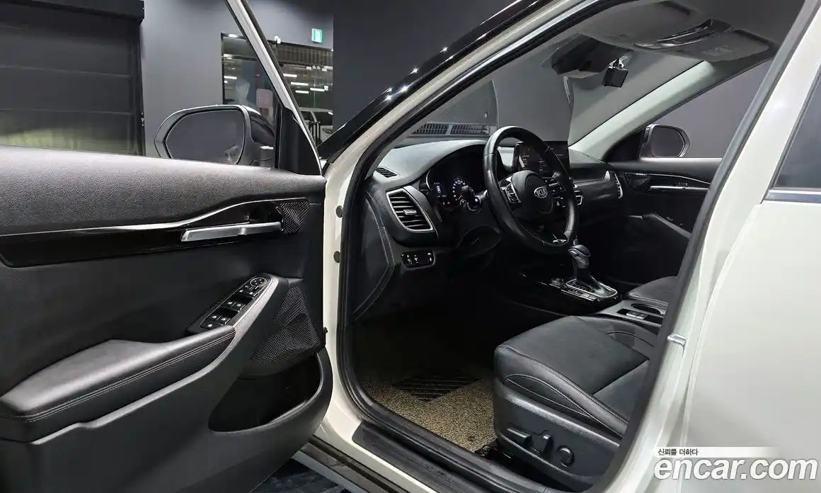 Kia Seltos 2021 1.6 Автомат в Москве № 54273, фото 1