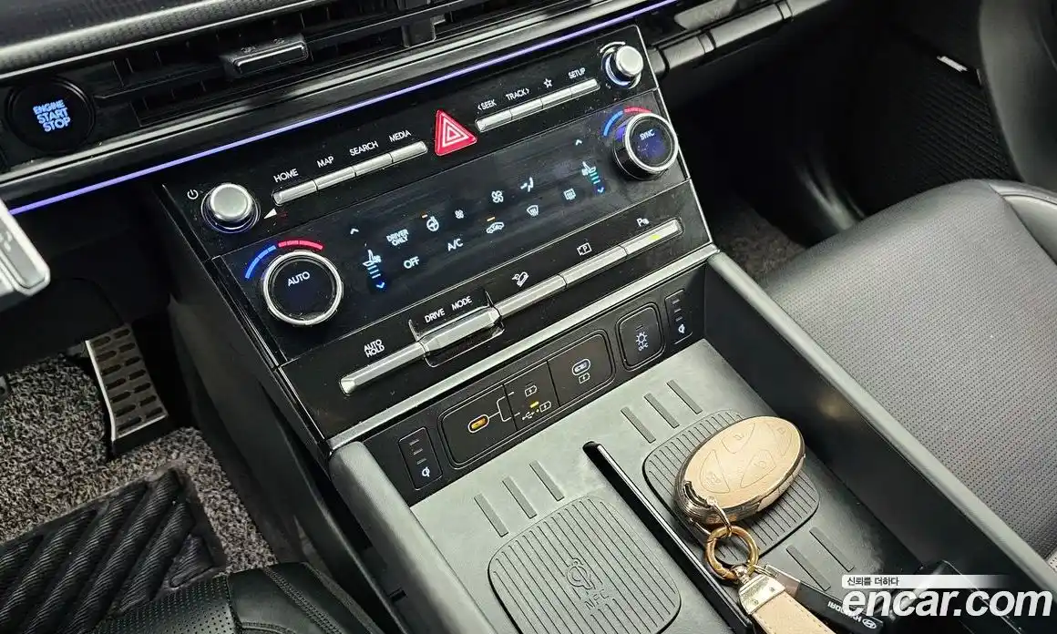 Hyundai Santa Fe 2024 1.6 Автомат в Москве № 108622, фото 18