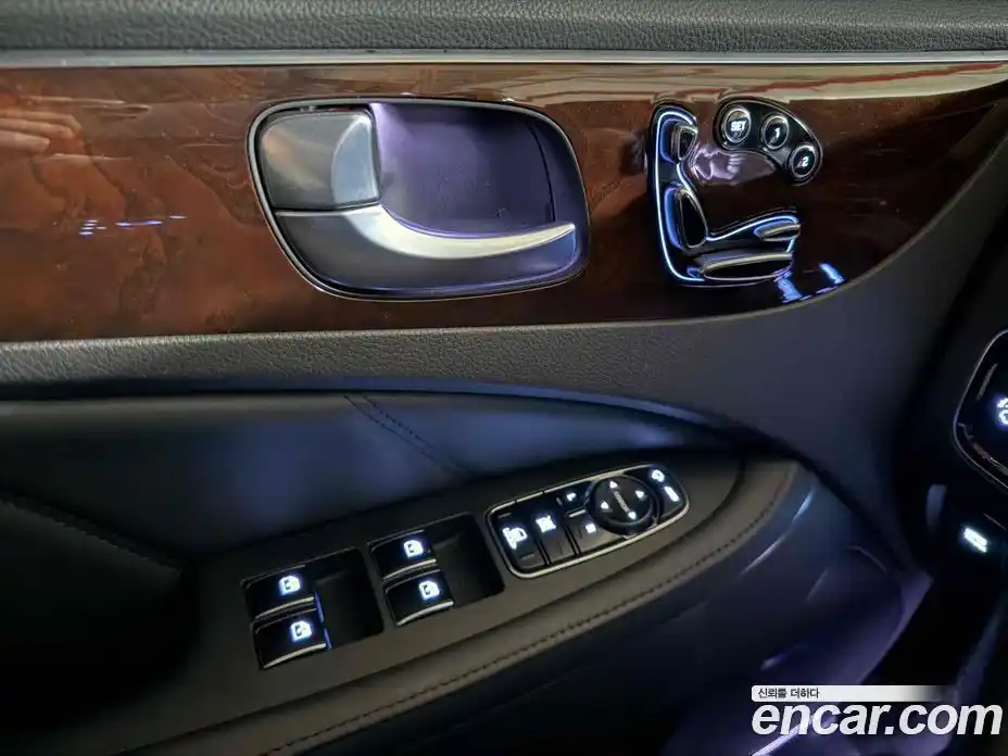 Hyundai Equus 2015 3.8 Автомат в Москве № 110933, фото 3