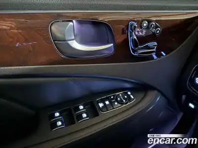 Hyundai Equus 2015 3.8 Автомат в Москве № 110933, миниатюра 3