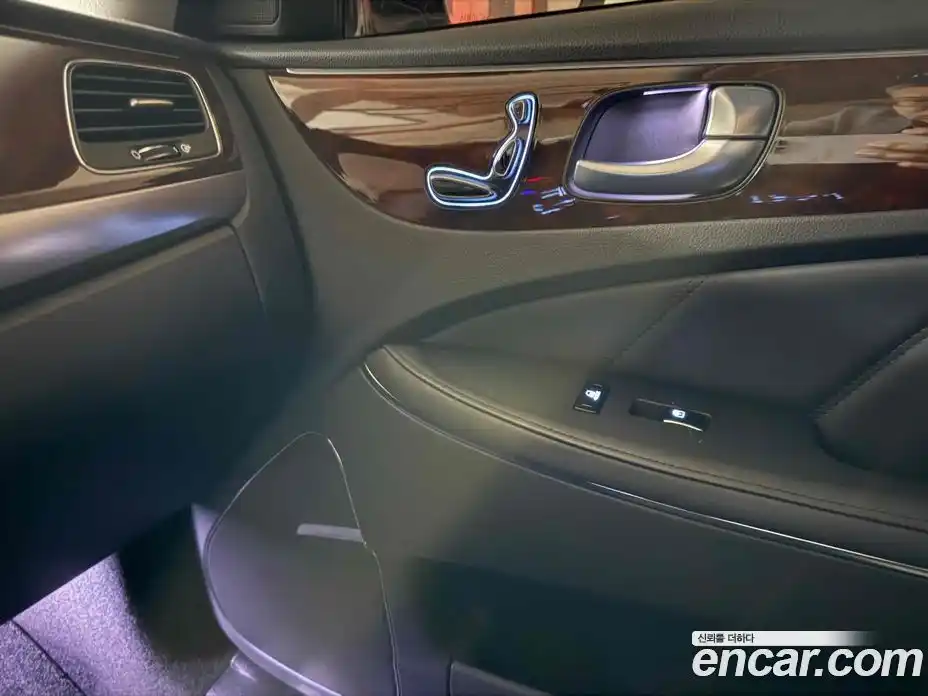 Hyundai Equus 2015 3.8 Автомат в Москве № 110933, фото 6