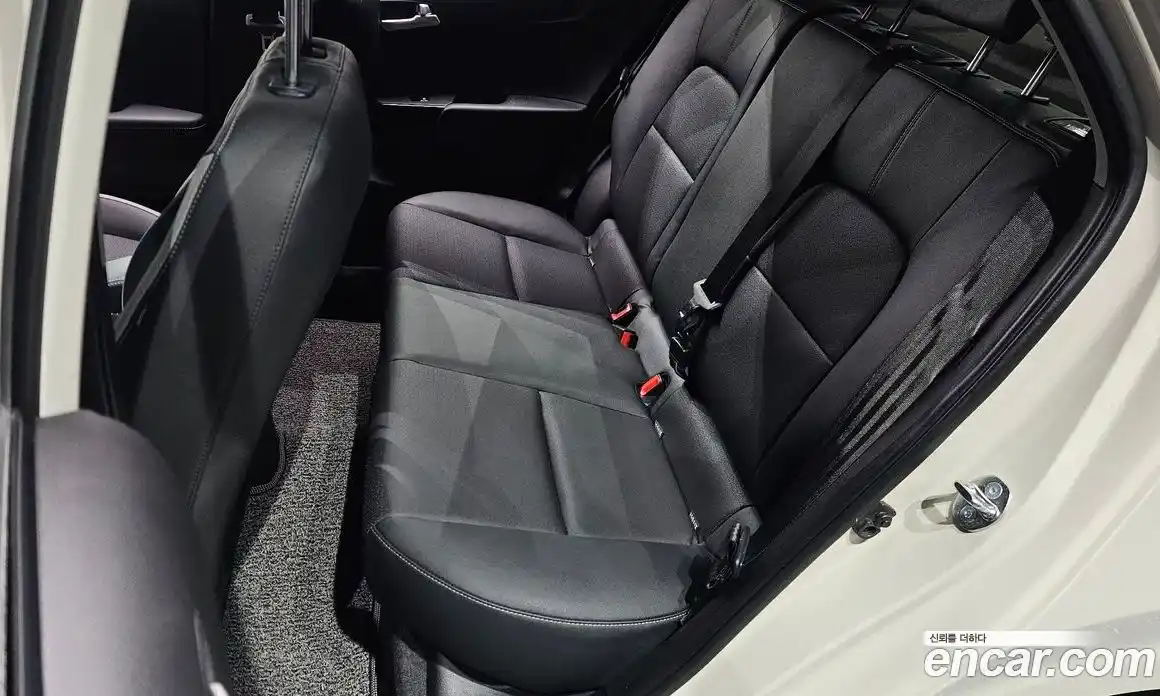 Kia Morning 2023 1.0 Автомат в Москве № 115707, фото 9