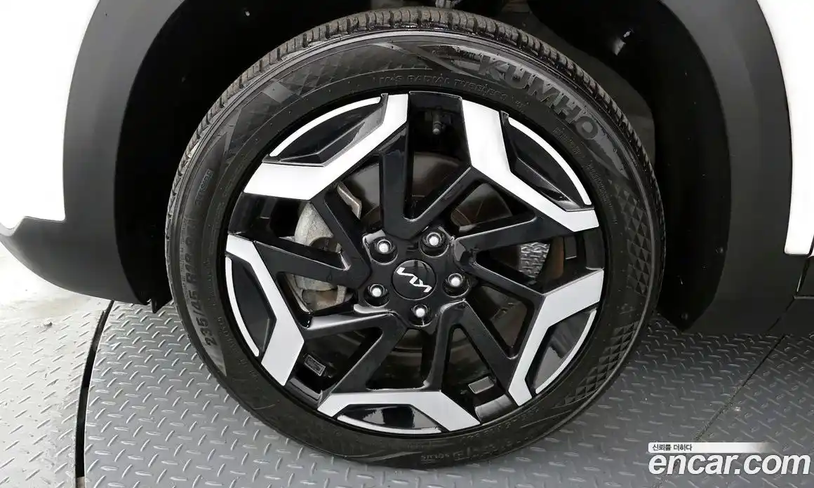 Kia Seltos 2023 1.6 Автомат в Москве № 122244, фото 3