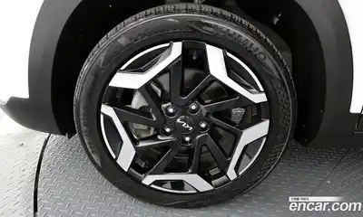 Kia Seltos 2023 1.6 Автомат в Москве № 122244, миниатюра 3