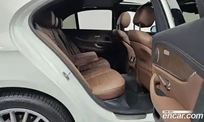 Mercedes-Benz E-Class 2022 2.0 Автомат в Москве № 139951, миниатюра 12