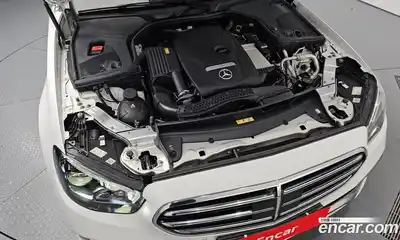 Mercedes-Benz E-Class 2022 2.0 Автомат в Москве № 139951, миниатюра 3