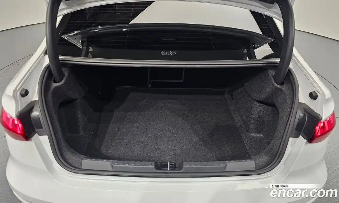 Audi A3 2023 2.0 Автомат в Москве № 162351, фото 3